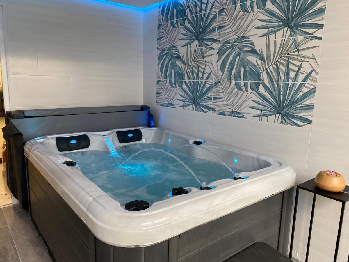 Gite Romarin Avec Spa Saint-Jean-de-Barrou Ngoại thất bức ảnh